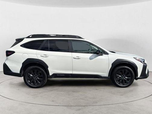 Crystal White Pearl 2025 Subaru Outback Onyx Edition