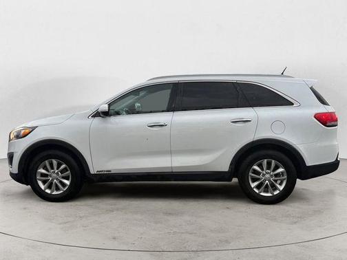 Snow White Pearl 2017 Kia Sorento LX