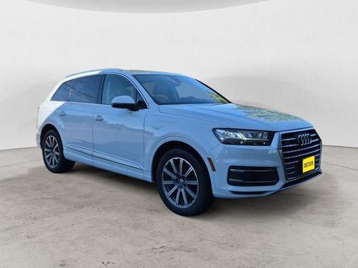 Glacier White Metallic 2019 Audi Q7 45 SE Premium Plus
