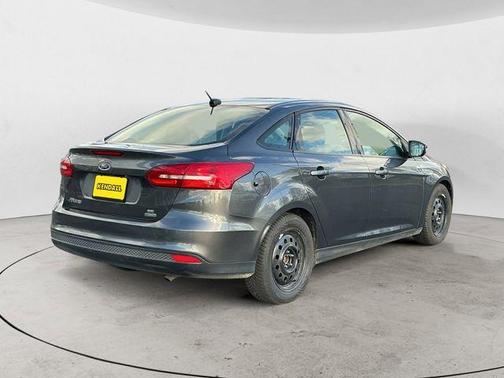 Magnetic 2017 Ford Focus SE