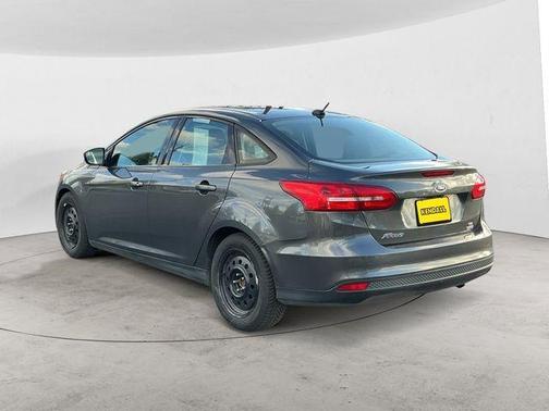 Magnetic 2017 Ford Focus SE