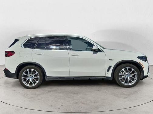 Alpine White 2022 BMW X5 PHEV xDrive45e
