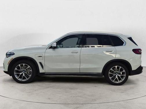Alpine White 2022 BMW X5 PHEV xDrive45e