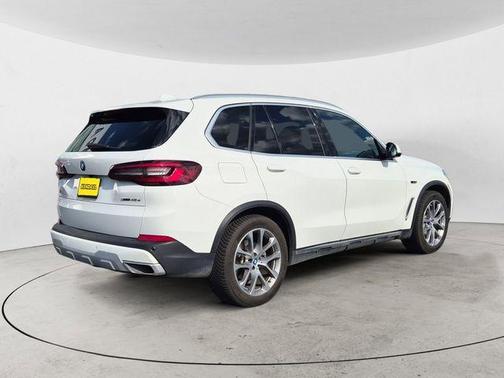Alpine White 2022 BMW X5 PHEV xDrive45e