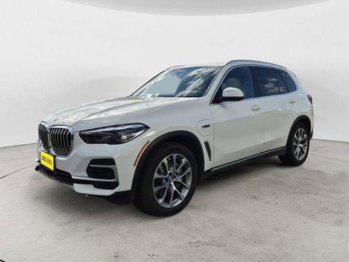 Alpine White 2022 BMW X5 PHEV xDrive45e