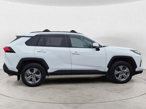 Ice 2023 Toyota RAV4 XLE