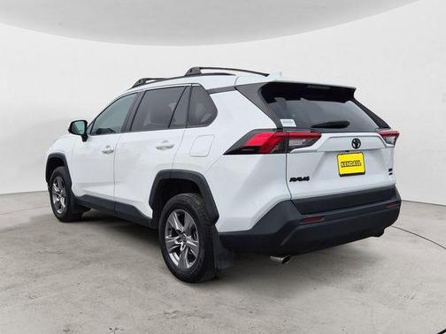 Ice 2023 Toyota RAV4 XLE