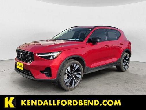 Fusion Red Metallic 2025 Volvo XC40 B5 Plus Dark Theme