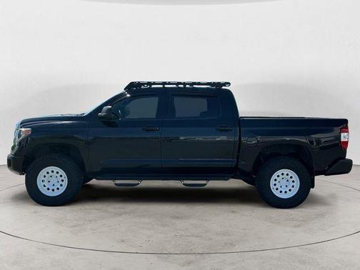 Midnight Black Metallic 2018 Toyota Tundra SR5
