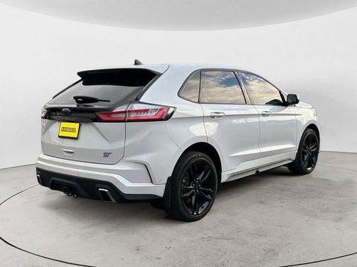 White Metallic 2022 Ford Edge ST
