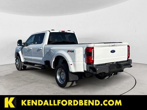 Oxford White 2025 Ford F-450 Lariat
