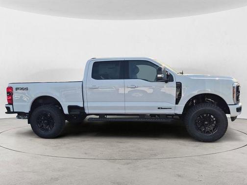 Oxford White 2026 Ford F-350 Lariat Super Duty