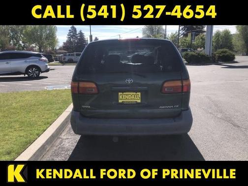 2000 Toyota Sienna CE