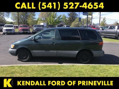 2000 Toyota Sienna CE