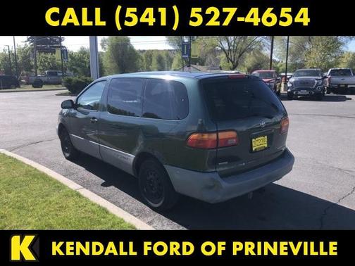 2000 Toyota Sienna CE