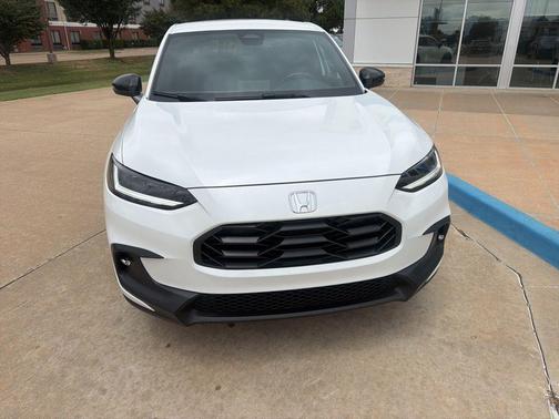 White 2024 Honda HR-V Sport