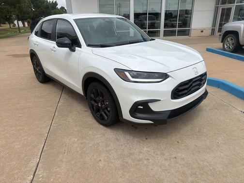 White 2024 Honda HR-V Sport