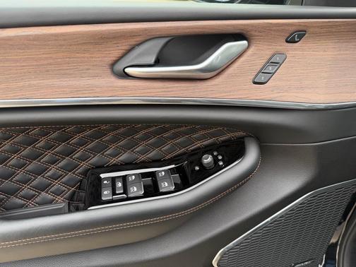 2023 Jeep Grand Cherokee Summit