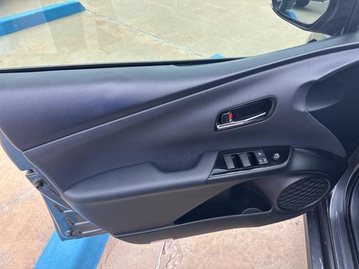 2019 Toyota Prius L