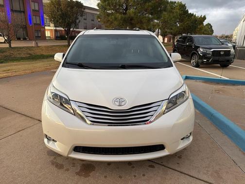 2017 Toyota Sienna XLE