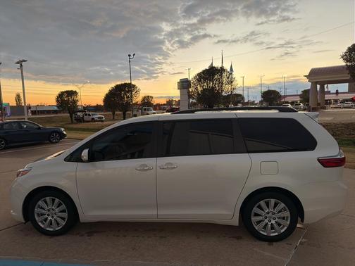 2017 Toyota Sienna XLE