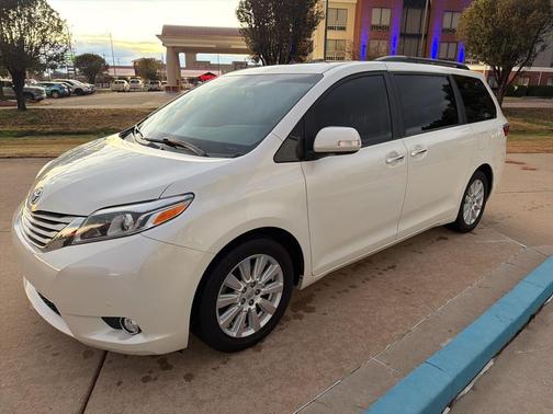 2017 Toyota Sienna XLE