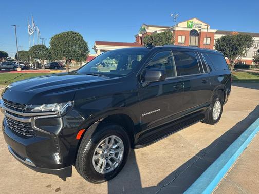 2023 Chevrolet Suburban LT