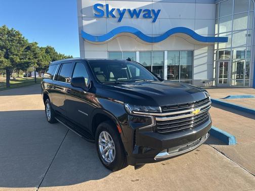 2023 Chevrolet Suburban LT