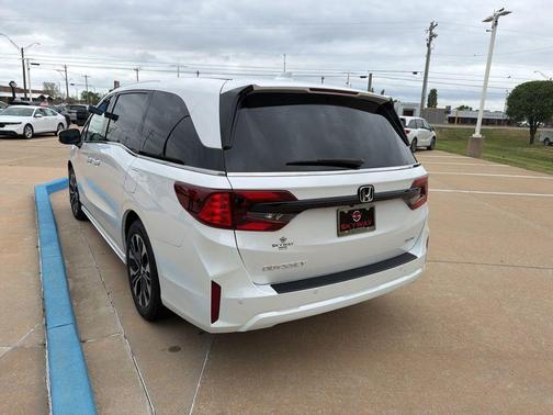 Platinum White Pearl 2026 Honda Odyssey Elite