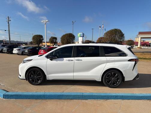 2024 Toyota Sienna XSE 7 Passenger