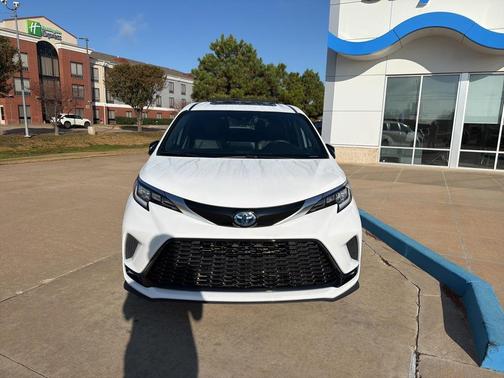 2024 Toyota Sienna XSE 7 Passenger