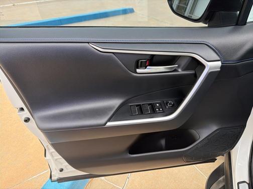 2021 Toyota RAV4 Hybrid SE