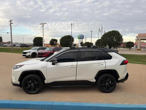 2021 Toyota RAV4 Hybrid SE