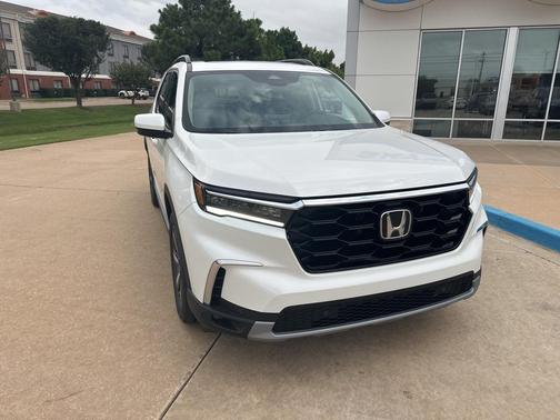 2025 Honda Pilot Touring 8-Passenger