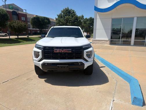 Summit White 2023 GMC Canyon Elevation