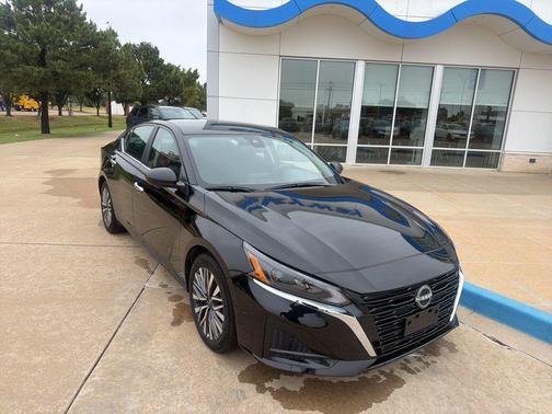 Super Black Clearcoat 2025 Nissan Altima 2.5 SV
