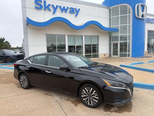Super Black Clearcoat 2025 Nissan Altima 2.5 SV