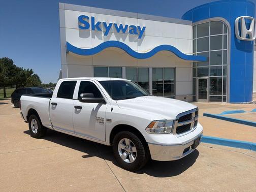 Bright White Clearcoat 2022 RAM 1500 Classic SLT
