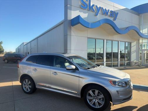Bright Silver Metallic 2017 Volvo XC60 T5 Inscription