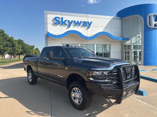 2020 RAM 2500 Tradesman Crew Cab 4X4 6'4' Box