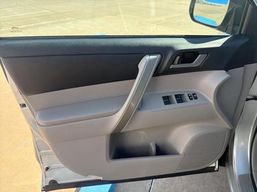 2013 Toyota Highlander SE