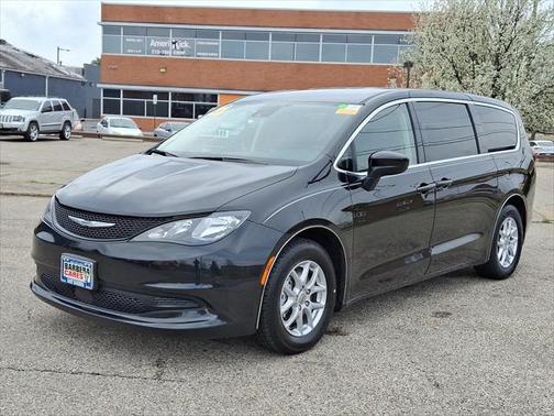 2023 Chrysler Voyager LX