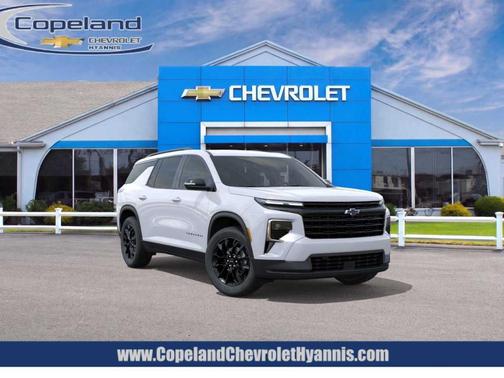 Polar White 2026 Chevrolet Traverse LT