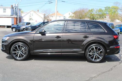 Tamarind Brown Metallic 2024 Audi Q7 55 Prestige