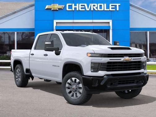 Summit White 2026 Chevrolet Silverado 2500 Custom
