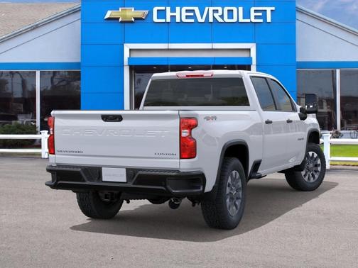 Summit White 2026 Chevrolet Silverado 2500 Custom