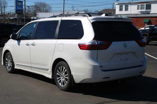 2020 Toyota Sienna XLE Auto Access Seat