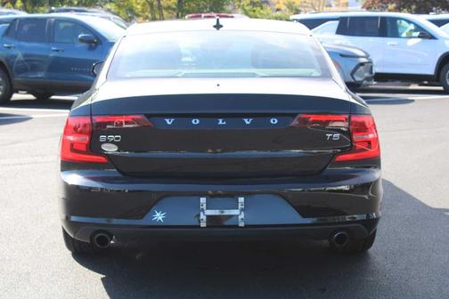 2017 Volvo S90 T5 Momentum