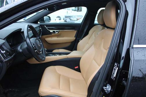 2017 Volvo S90 T5 Momentum