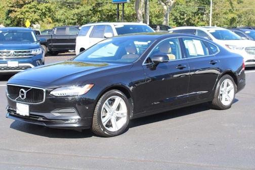 2017 Volvo S90 T5 Momentum